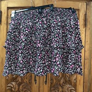 EUC Lane Bryant 26/28 black floral ruffle skirt